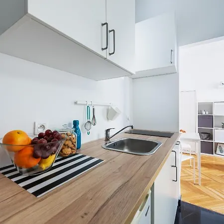 Krakowskie Przedmiescie 63 Prywatne Mieszkanie Na Starowce 50m Od Placu Zamkowego Samodzielne Zameldowanie! Self Check-in System! *