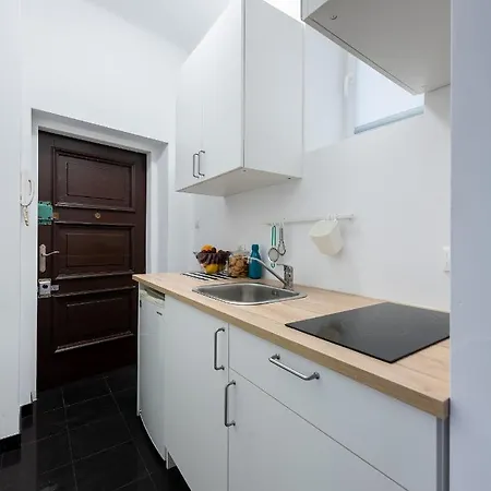 Krakowskie Przedmiescie 63 Prywatne Mieszkanie Na Starowce 50m Od Placu Zamkowego Samodzielne Zameldowanie! Self Check-in System! アパート ワルシャワ