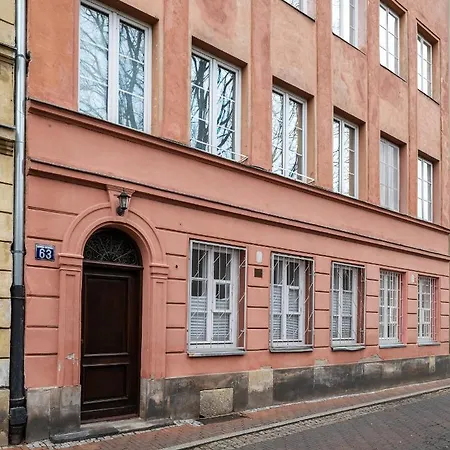 Krakowskie Przedmiescie 63: Private In Old Town Warsaw