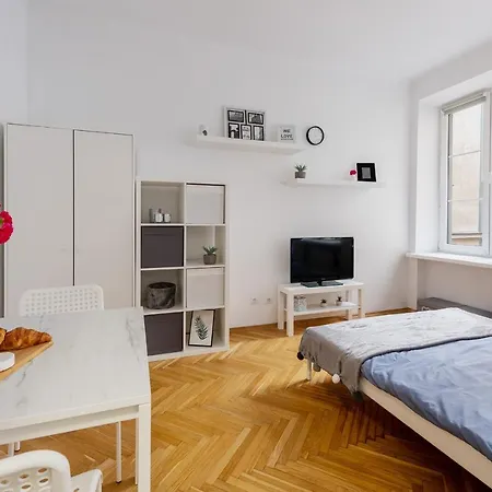 Krakowskie Przedmiescie 63 Prywatne Mieszkanie Na Starowce 50m Od Placu Zamkowego Samodzielne Zameldowanie! Self Check-in System! Apartman *
